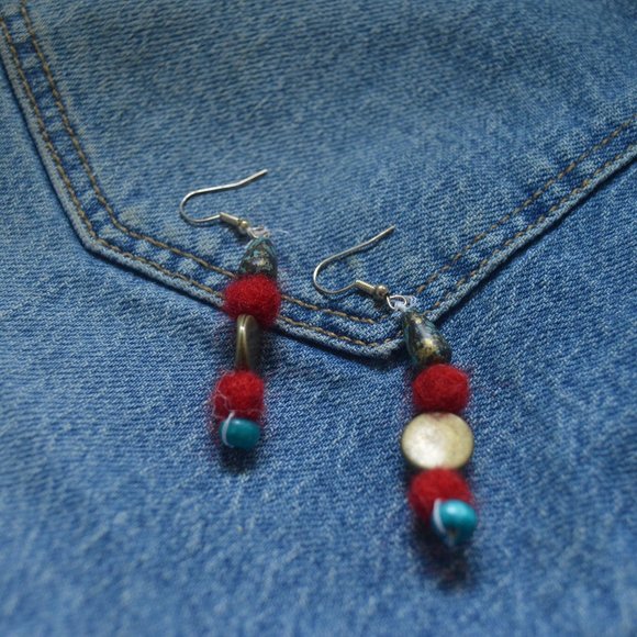 Handmade beaded and felted earrings. - Picture 1 of 3